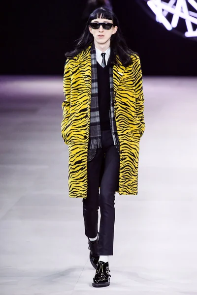 Look 11